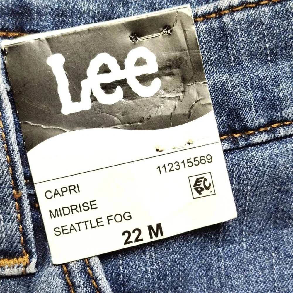 Lee Women’s Capri Jeans Size 22M Mid Rise Regular Fit Stretch Denim - Picture 9 of 12